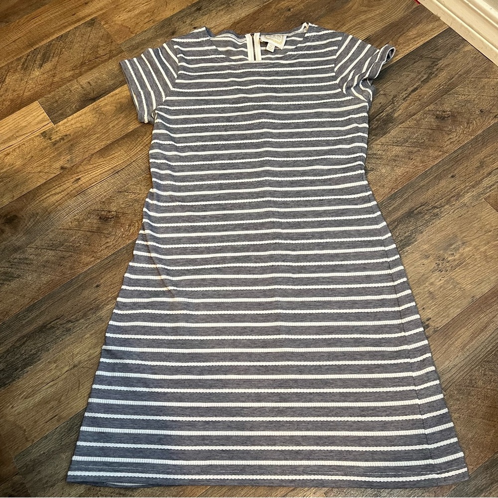 sail to sable navy and white dress size m